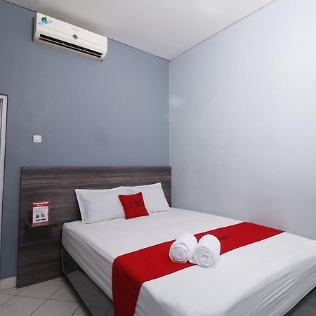 RedDoorz Plus near RS Harapan Kita Hotel Jakarta Bagian luar foto