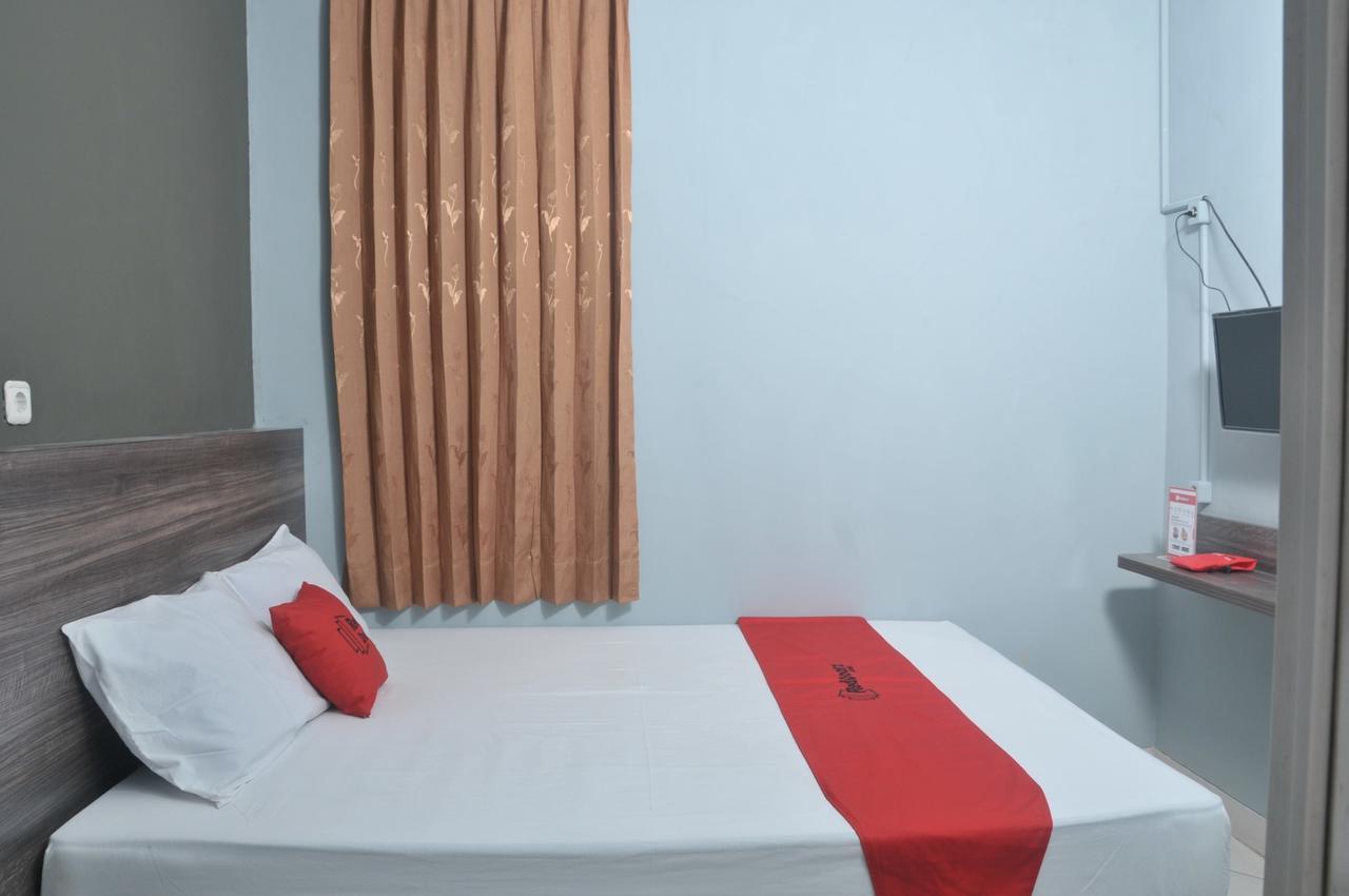 RedDoorz Plus near RS Harapan Kita Hotel Jakarta Bagian luar foto