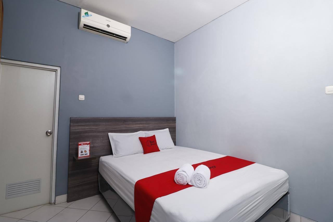 RedDoorz Plus near RS Harapan Kita Hotel Jakarta Bagian luar foto