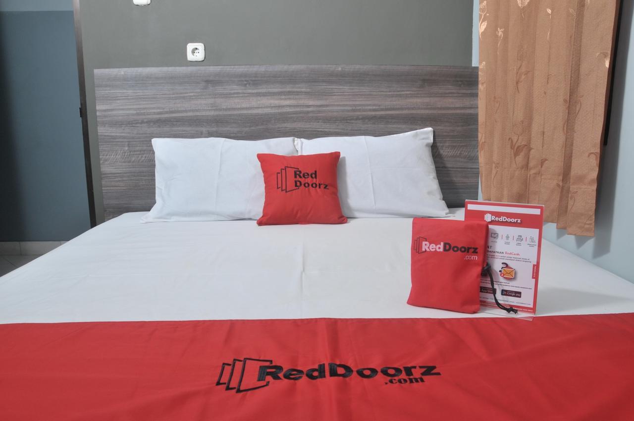 RedDoorz Plus near RS Harapan Kita Hotel Jakarta Bagian luar foto