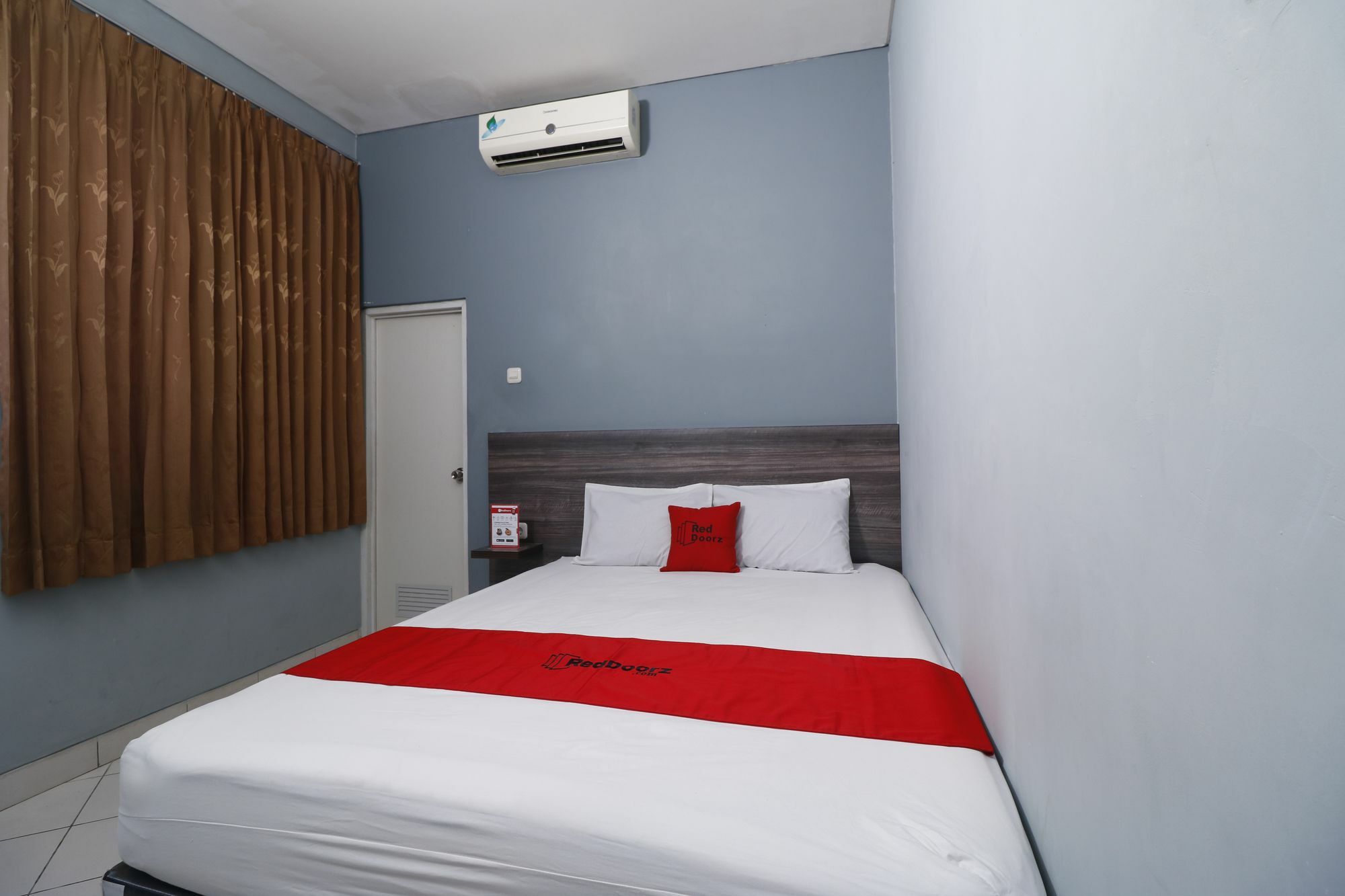 RedDoorz Plus near RS Harapan Kita Hotel Jakarta Bagian luar foto