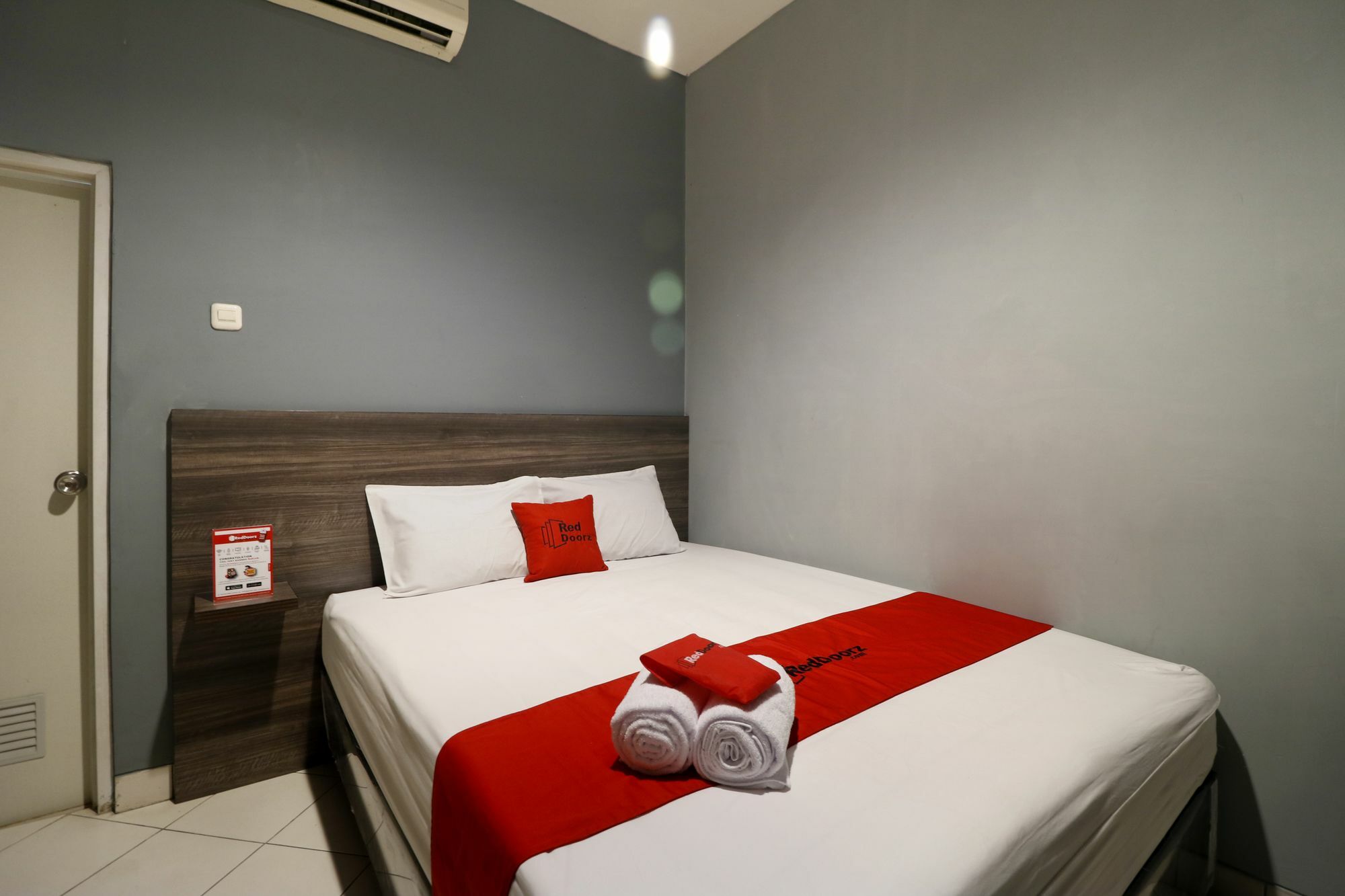 RedDoorz Plus near RS Harapan Kita Hotel Jakarta Bagian luar foto