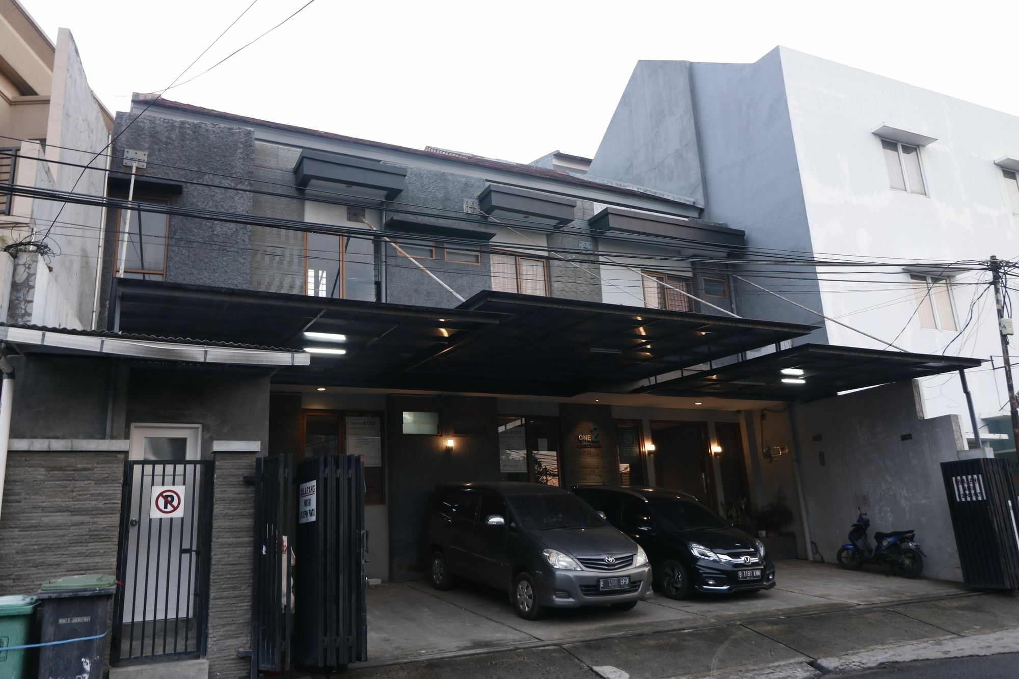 RedDoorz Plus near RS Harapan Kita Hotel Jakarta Bagian luar foto