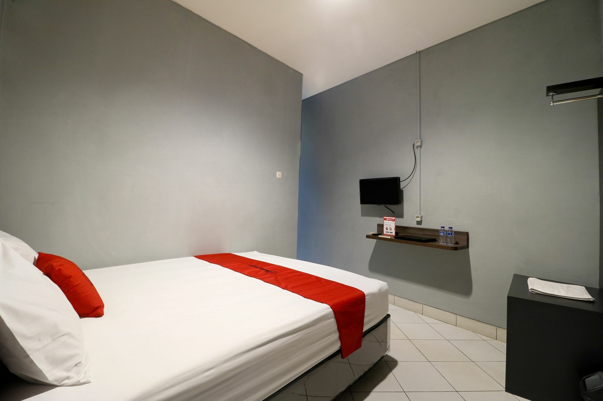 RedDoorz Plus near RS Harapan Kita Hotel Jakarta Bagian luar foto