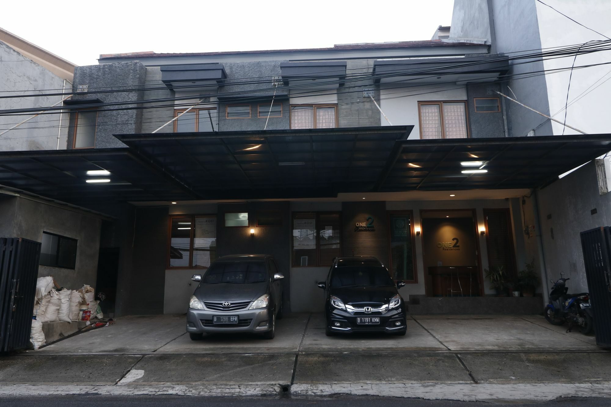 RedDoorz Plus near RS Harapan Kita Hotel Jakarta Bagian luar foto